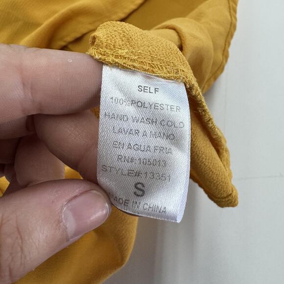 Andree by Unit Blouse Womens‎ Small Yellow Long Sleeve Ruffle Neck Pullover Top - Picture 4 of 7